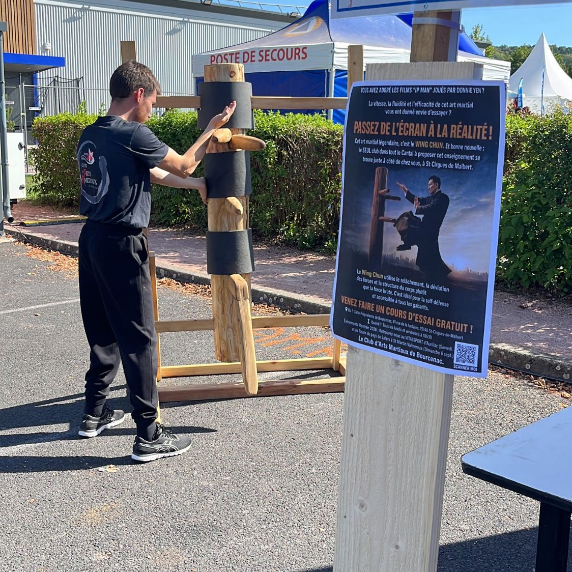 Démonstration au mannequin de bois