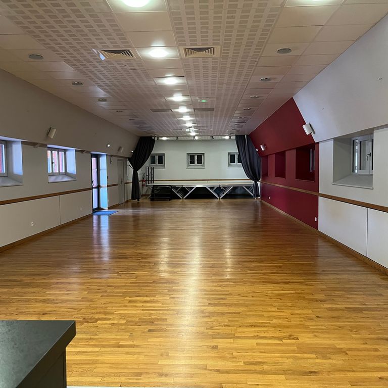 Les cours ont lieu le mercredi dans la salle des fêtes de St CERNIN rue des écoles 15750 St CERNIN