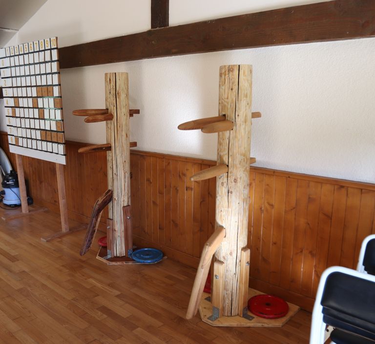 Nos mannequins de bois pour calibrer les techniques de frappe