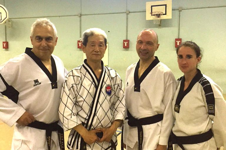 Eric de Bourcenac avec le Grand Maitre Lee qui à introduit le Taekwondo en France